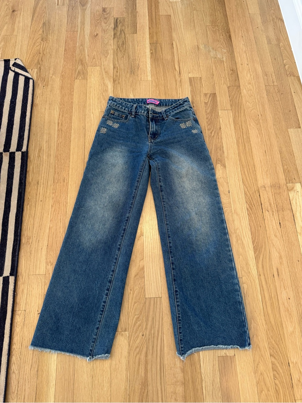 Edikted Wide-Leg Jeans in Medium Blue Wash